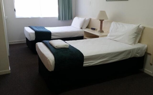 Earls Court Motel & Apartments
