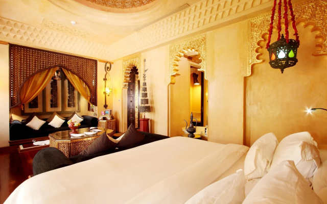 The Baray Villa – Guest Rooms – Karon