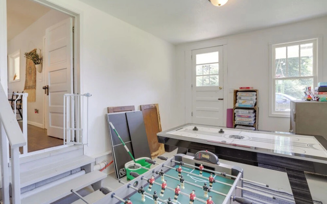 South Haven Farmhouse w/ Fire Pit, 4 Mi to Beach!