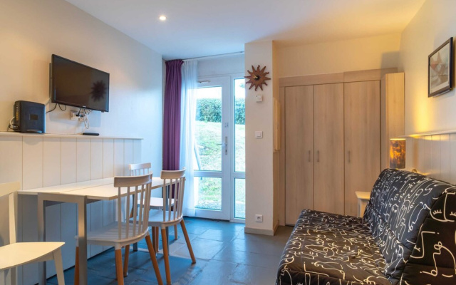 Coastal Apartment With Heated Pool