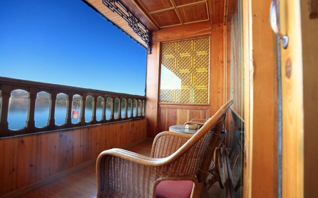 Lugu Lake Mosuo Park Hotel
