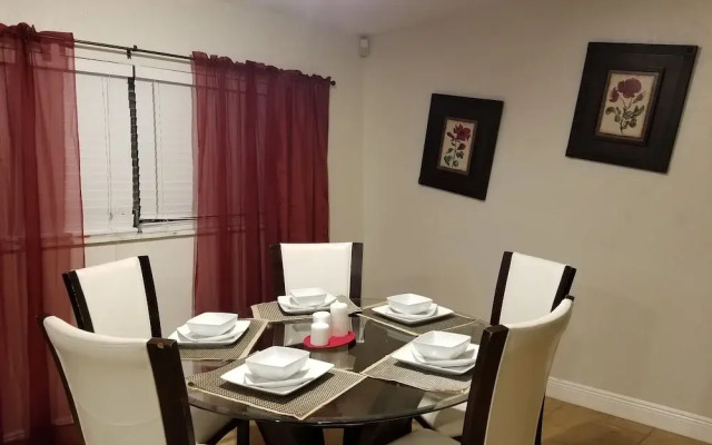 2Bed 2Bath Half Duplex Home