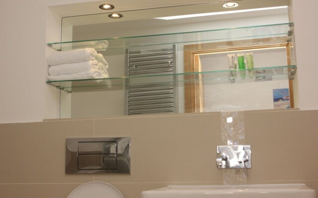 Large luxury 2 bed 2 bath-Pym Court
