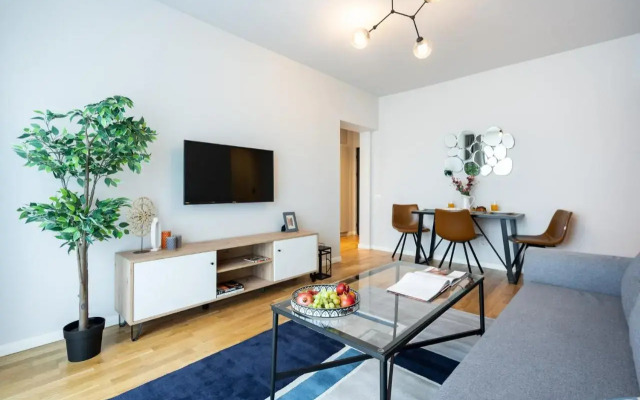 Bright 2BR Flat - Top Location - Green Views