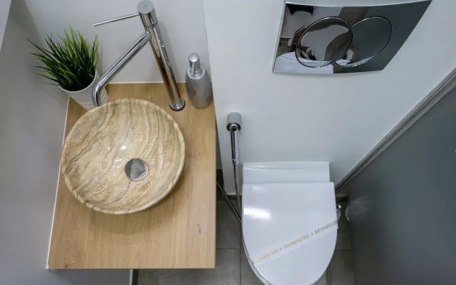 Metropole Apartments Studio City