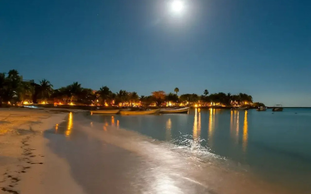 Family 2 Bedrooms Condo with Balcony and Pool Facilities