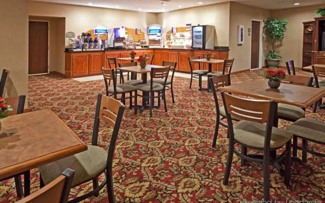 Holiday Inn Express & Suites Lonoke by IHG