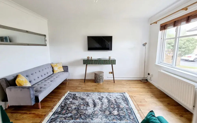 Spacious Family Home In Glasgow