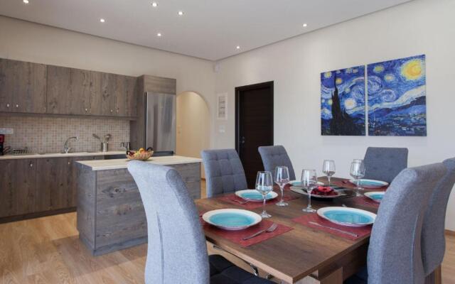 Artistic 3 bedroom apartment with sea view in Glyfada