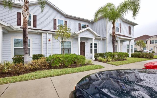 New listing townhouse in gated community sleeps 6 10 min to Disney