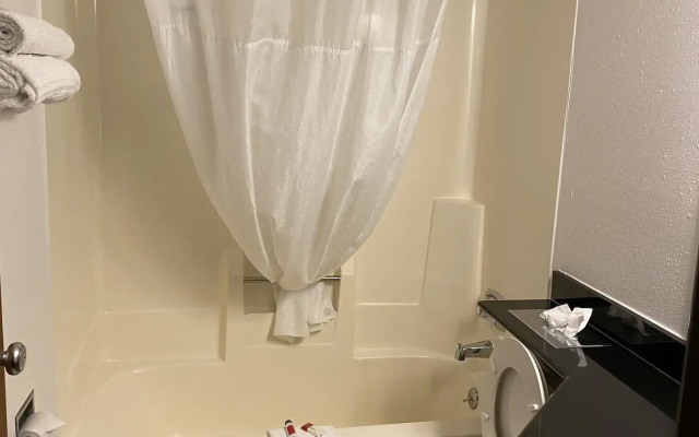 Travelodge by Wyndham La Porte/Michigan City Area