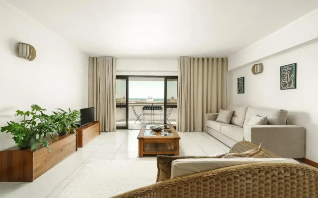 Tropicana Apartment