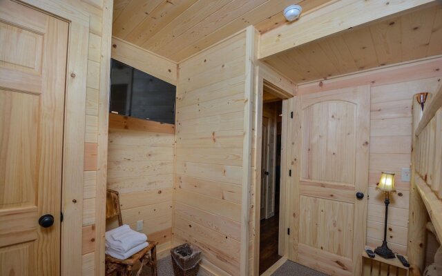 Big Log Lodge 4 Bedroom House