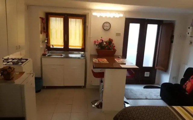 Monolocale Centrale Zona Parco Santuario