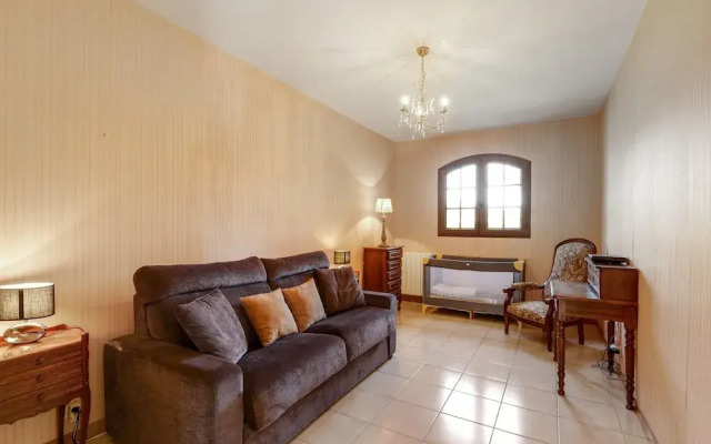 Beautiful Villa with Private Garden in Pineuilh Aquitaine