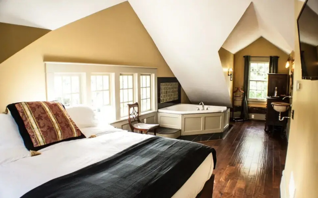 Judson Heath Colonial Inn