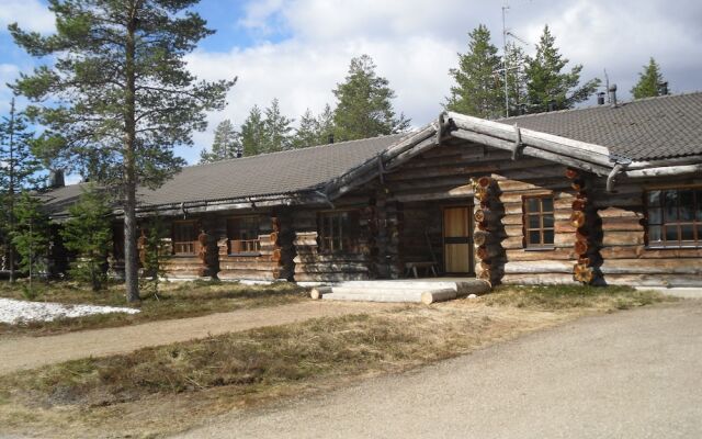 Saarikejo Log Chalet