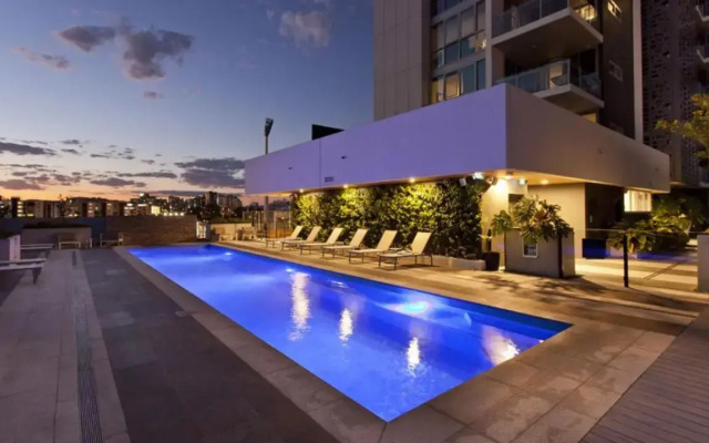 Trafalgar Lane Apartments by CLLIX