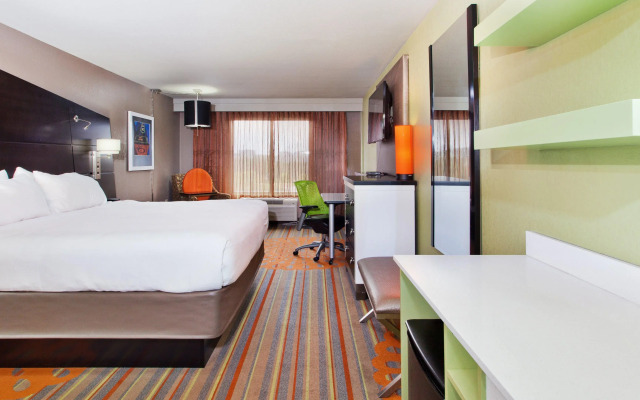Holiday Inn Express Atlanta Galleria - Ballpark Area by IHG