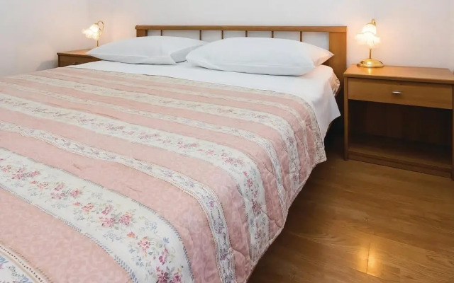 Nice Home in Lokva Rogoznica With Wifi and 2 Bedrooms