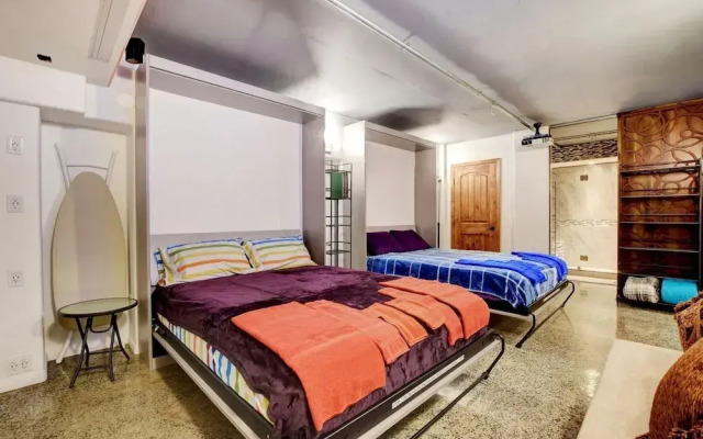 LVStripHouse Condos Sleeps up to 14