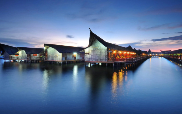 Dragon Inn Floating Resort