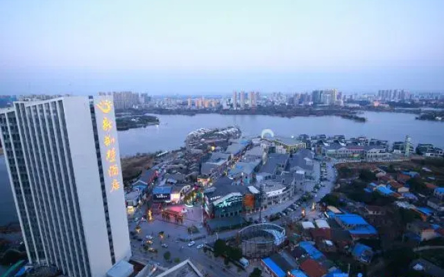 LI DUN HUA JU HOTEL (Huanggang Spreading Love Lake Park)
