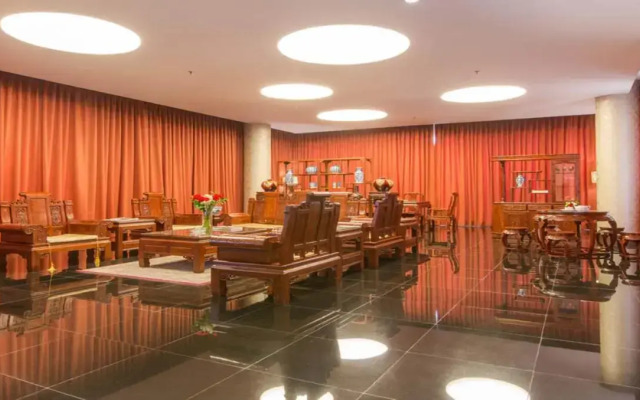 Merlynn Park Hotel