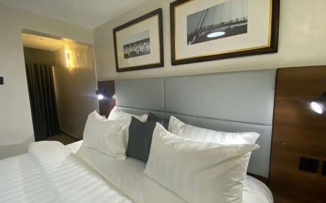 Five Clover Hotel Ilupeju
