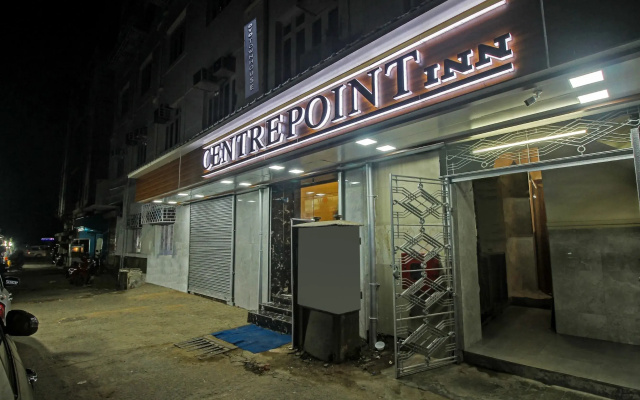 Super Townhouse Centre Point Inn Near Esplanade Metro Station