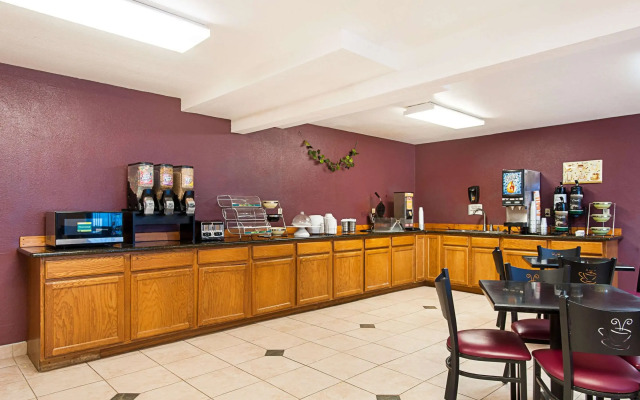 Rodeway Inn & Suites