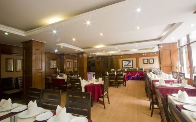 OYO 1492 Hotel Broadway Inn