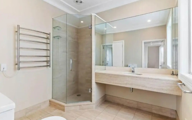 3min to beach 4 bedroom villa