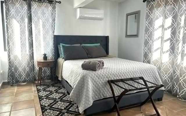 4 BR Kikita Beach Villa Oceanfront w Pool