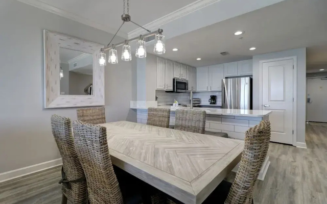 Gulf Front Master Suite! Directly On The Beach! 3 BR / 2 BA! Sleeps 8!
