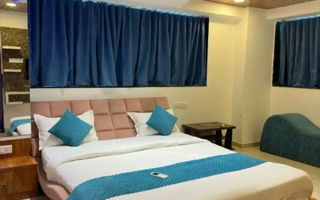 Goroomgo The Crown Ahmedabad