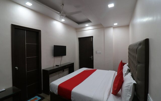 OYO 27802 Hotel Boom Room