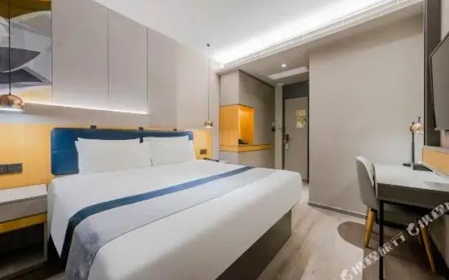 Homeinn Selected  (Shanghai Bund Nanjing Road Pedestrian Street Subway Station)