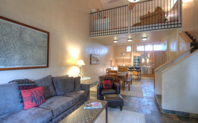 127 Ridgepoint 3 Bedroom Townhouse by RedAwning