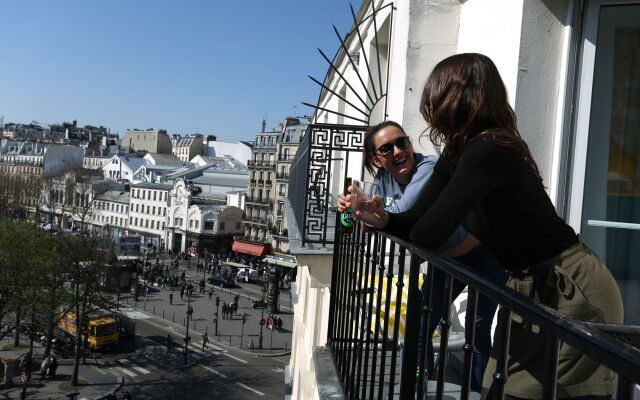 Le Régent Montmartre by Hiphophostels