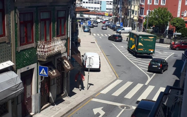 TMB (Train / Metro& Bus ) Oporto Station House