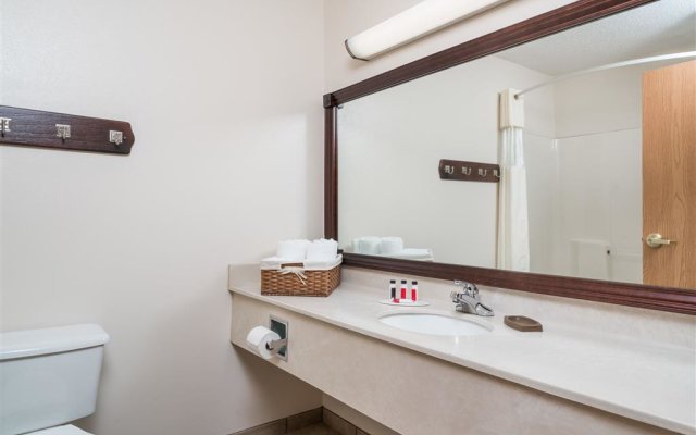 Travelodge & Suites by Wyndham Fargo/Moorhead