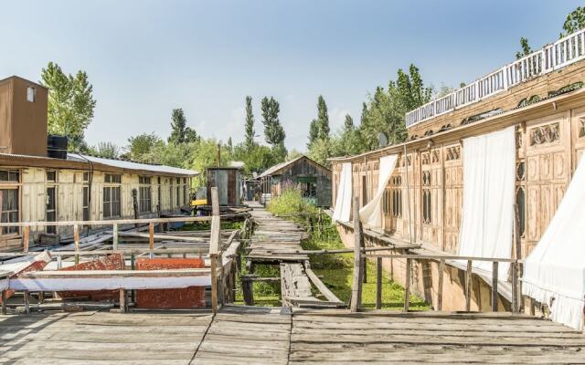GuestHouser 1 BR Houseboat 1fda