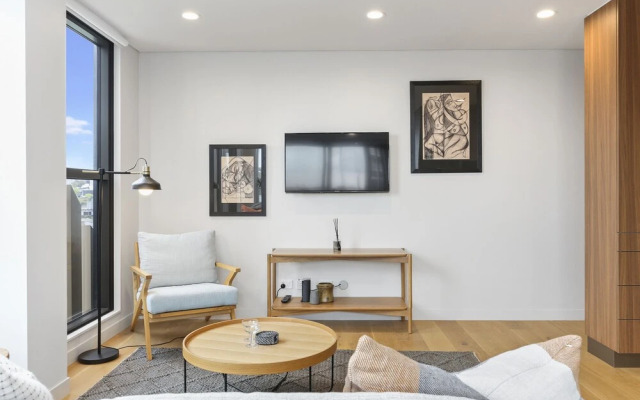 Brand new & vibrant living on K'rd