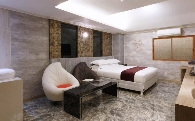 I.Y Hotel