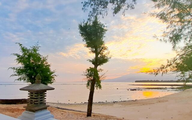 Gili Beachfront Suites