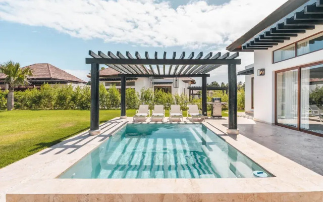 Bungallow w Pool bqq at Green Village BCA