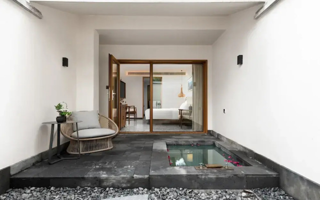 Yaojia Waterfall Village Resort