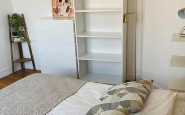 2nd floor Cozy Central Flat with free parking
