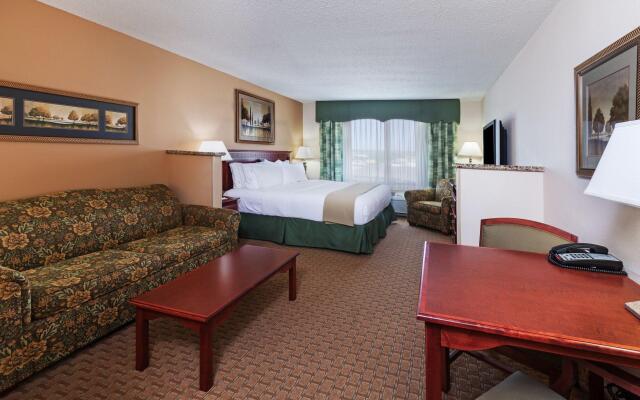 Holiday Inn Express Hotel & Suites Selma, an IHG Hotel